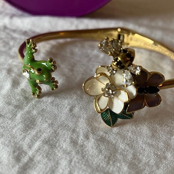 Kate Spade:Multi-Stone Frog& Flower HingedCuff Bracelet- Gold Tone-Missing stone - Picture 16 of 16